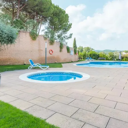 Apartment Sleeps 4 With Pool Air Con And Wifi
