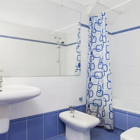 Sleeps 4 With Pool Air Con And Wifi * Lloret de Mar