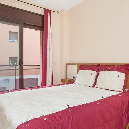Sleeps 4 With Pool Air Con And Wifi * Lloret de Mar