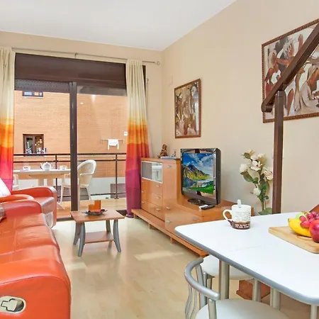 Sleeps 4 With Pool Air Con And Wifi *