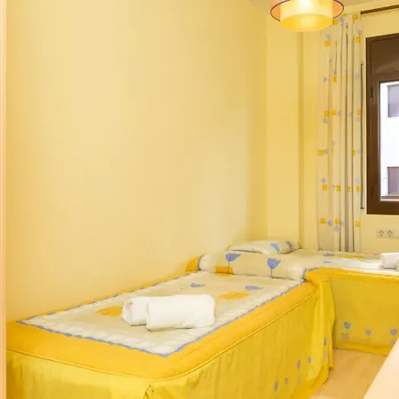 Apartment Sleeps 4 With Pool Air Con And Wifi *